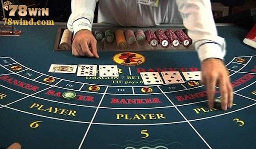 Cách rút lá bài thứ 3 trong trò chơi baccarat