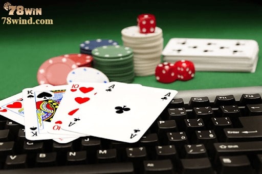 Chơi poker online có rất nhiều ưu điểm vượt trội hơn cách chơi truyền thống