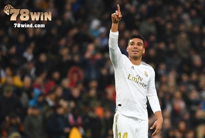 HLV Zidane đang muốn chiêu mộ Casemiro của Real Madrid