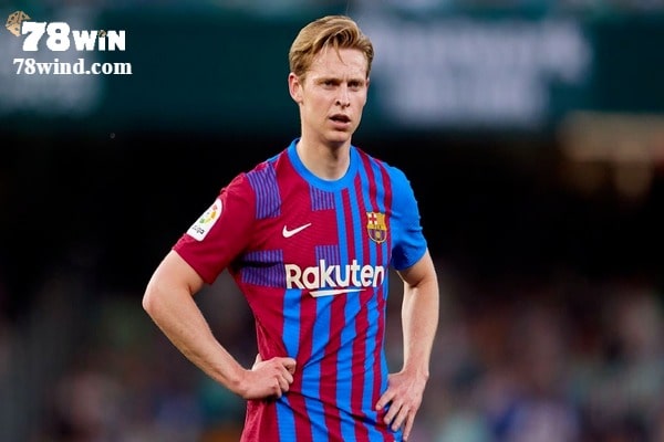 De Jong đang khá loay hoay trước những quyết định từ Barca