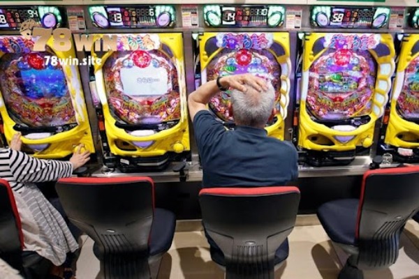 Người băn khoăn Pachinko là gì có thể thử trải nghiệm trên máy Pachinko pinball