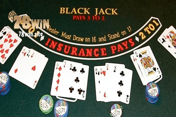 Nếu có từ 16 đến 17 điểm, người chơi Blackjack 78win nên thận trọng