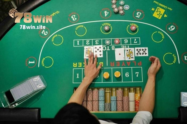 Rất nhiều người thích chơi game bài Baccarat