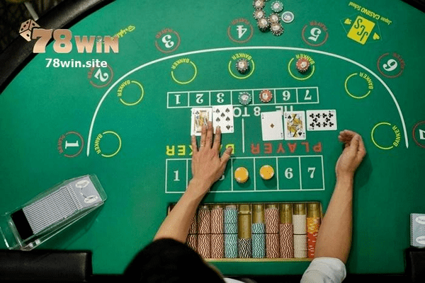 Nhiều người chơi đang dùng các tool kéo baccarat