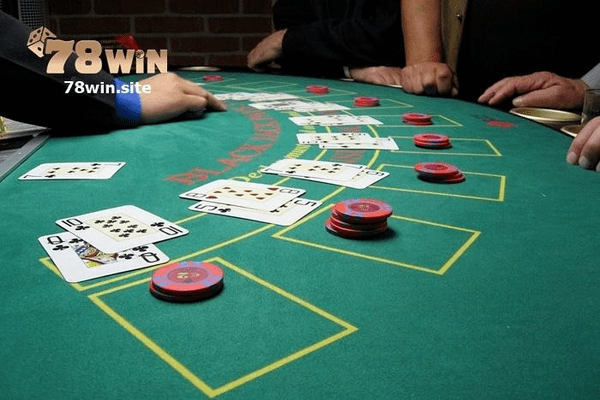 Trong game bài baccarat, bạn có thể đánh gấp thếp để đảm bảo tiền lãi nhận được