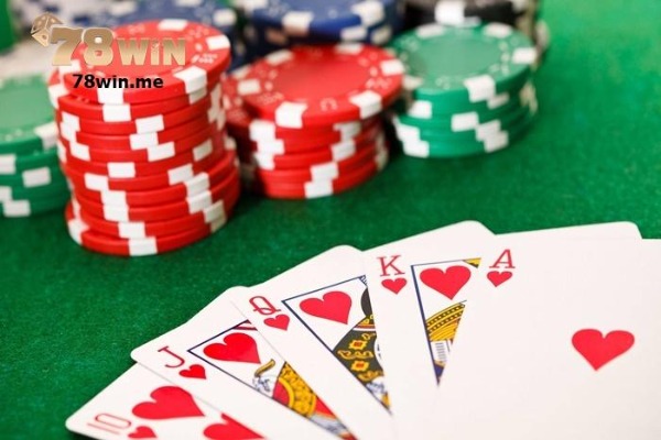 Người chơi cần nắm được thứ tự các tay bài trong game poker