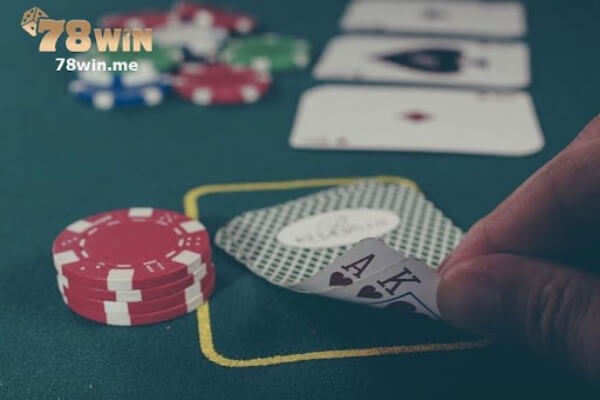 Ngoài phỉnh poker là gì, bạn cần hiểu về các loại phỉnh poker