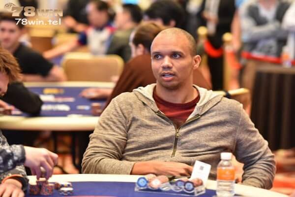 Phil Ivey chính là một cái tên đình đám trong giới cá cược Poker