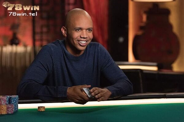 Luôn chọn chiến thuật chính là bí kíp săn thưởng chia sẻ từ Phil Ivey